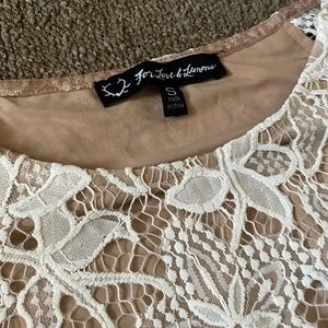 Crop top with designs